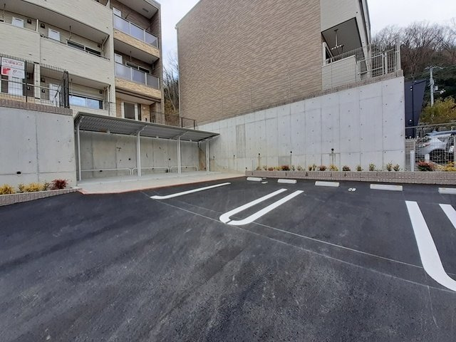 ラ・ルミエールの駐車場|駐車場完備です