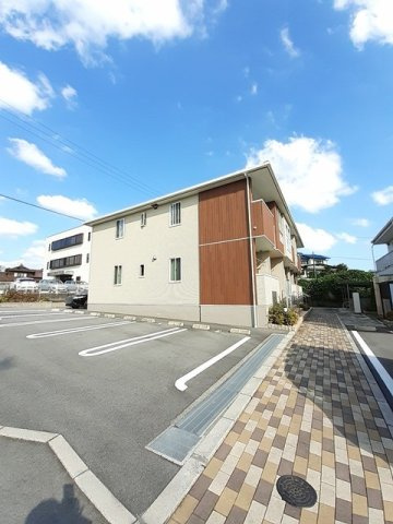 Ｍ’ｓ　ｇａｒｄｅｎ　檜山の駐車場|カースペースがあります