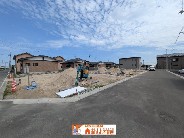 【前面道路含む現地写真】 | ＼家 賃6～7万払うならコレ／諸経費込で月６万 円台！車ローン相 談 可＆賢く暮らす家   | スーパーやコンビニ、病院なども周辺に！