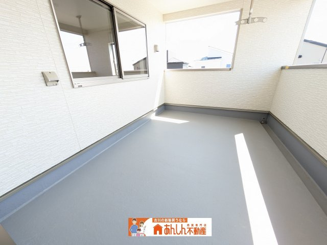 【外観：施工例】 | ＼家 賃６～７万払うならコレ／諸経費込で月６ 万 円 台！車ローン相 談 可＆賢く暮らす家 | 参考写真。　インナーバルコニーは突然の雨や雪でも安心