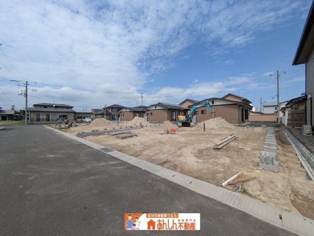 【前面道路含む現地写真】 | ＼家 賃6～7万払うならコレ／諸経費込で月６万 円台！車ローン相 談 可＆賢く暮らす家   | スーパーやコンビニ、病院なども周辺に！