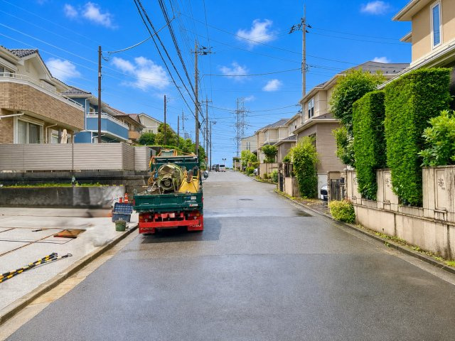 荏田西３丁目　新築戸建　１号棟の前面道路含む現地写真