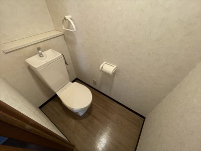 【トイレ】 | メイカビル | 同建物別部屋の写真になります。