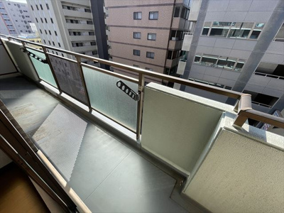 【バルコニー】 | メイカビル | 同建物別部屋の写真になります。