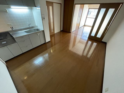 【居間・リビング】 | メイカビル | 同建物別部屋の写真になります。