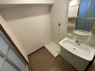 【洗面所】 | メイカビル | 同建物別部屋の写真になります。