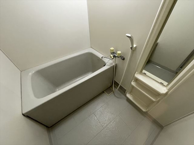 【浴室】 | メイカビル | 同建物別部屋の写真になります。