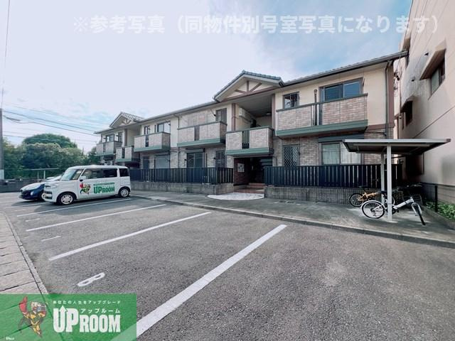 カレーラの駐車場