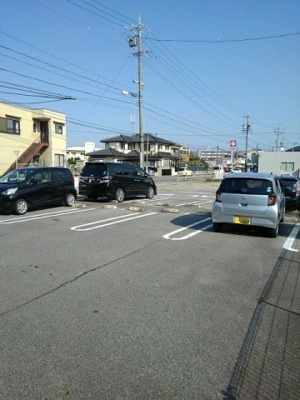 【駐車場】 | フリシュ・Ｍ | 駐車場に車を止められます