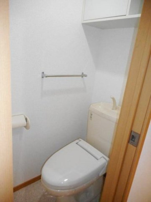 【トイレ】 | ガーデン　ハウス　緑丘Ｃ | 落ち着いた色調のトイレです