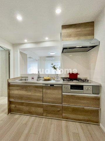 宇喜田カメリアのキッチン|ワイドで収納豊富なシステムキッチン