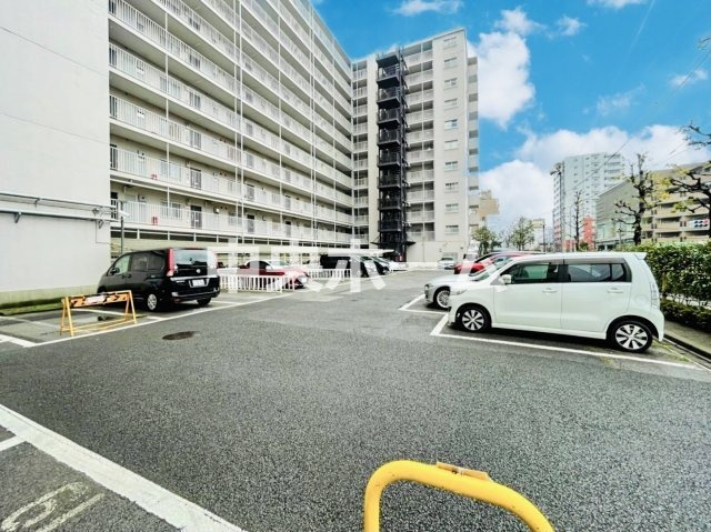 宇喜田カメリアの駐車場|【敷地内駐車場】最新の空き状況や費用などの詳細は担当スタッフまでお問い合わせください。