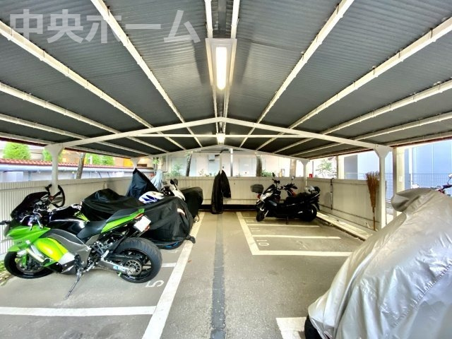 宇喜田カメリアのその他共用部分|【バイク置場】最新の空き状況や費用などの詳細は担当スタッフまでお問い合わせください。