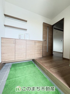 【玄関】 | ワイウッドコート小山市中久喜第1期　 | 足元ゆったり玄関スペース☆