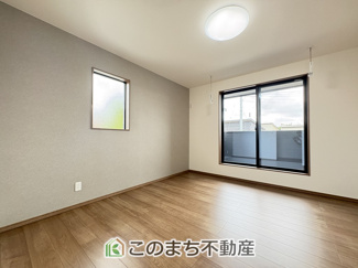 【洋室】 | ワイウッドコート小山市中久喜第1期　 | 南向きで明るい室内が好印象☆