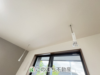 【設備】 | ワイウッドコート小山市中久喜第1期　 | 室内干しに便利な物干し金物がございます☆