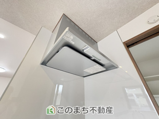 【キッチン】 | ワイウッドコート小山市中久喜第1期　 | シンプルながらお料理の匂いをスッキリ吸引するレンジフード☆