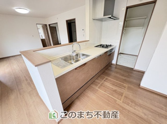 【キッチン】 | ワイウッドコート小山市中久喜第1期　 | 人気の対面式キッチン☆料理をしながらご家族とコミュニケーションが取れます♪