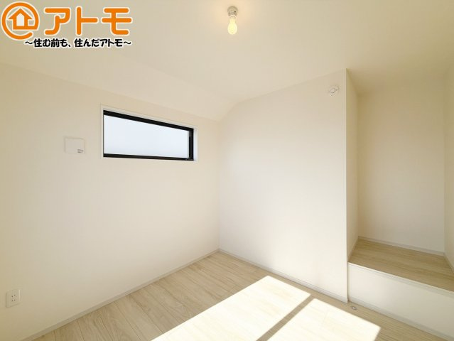 【子供部屋】 | 藤枝市高柳3期　新築戸建　1号棟 | 壁と床がシンプルな色合いだからこそ自分だけの空間を作れます♪お部屋作りのイメージは順調でしょうか♪