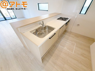 【キッチン】 | 藤枝市高柳3期　新築戸建　1号棟 | 対面式のキッチンはリビングを見渡すことができるので安心♪家族の会話も増えそうですね♪