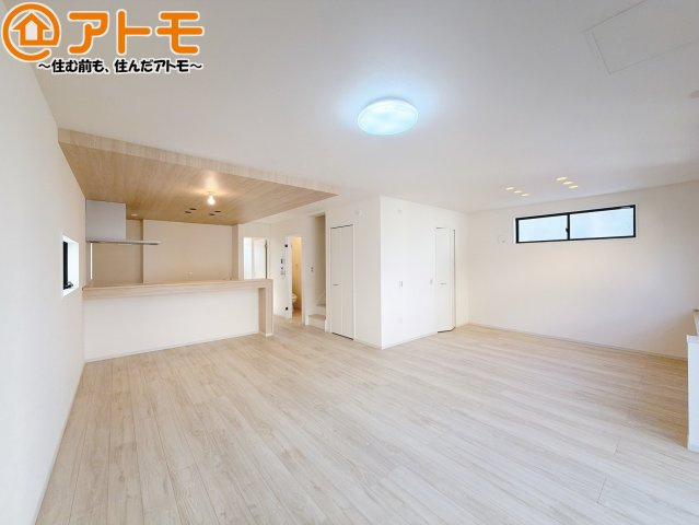 【居間・リビング】 | 藤枝市高柳3期　新築戸建　1号棟 | 家族団らんのイメージは、リビングを思い浮かべませんか？リビングこそ広々としたお部屋が良いですね♪
