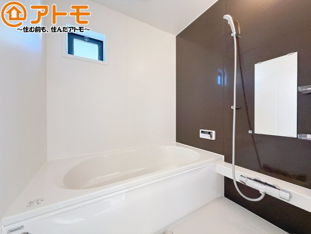 【浴室】 | 藤枝市高柳3期　新築戸建　2号棟 | 浴室は落ち着いた色のパネルでゆったりと過ごせる空間です。お風呂で一日の疲れを癒しましょう♪