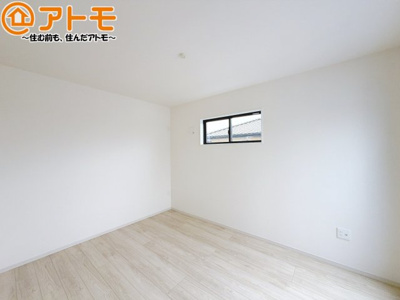 【子供部屋】 | 藤枝市高柳3期　新築戸建　2号棟 | 壁と床がシンプルな色合いだからこそ自分だけの空間を作れます♪お部屋作りのイメージは順調でしょうか♪