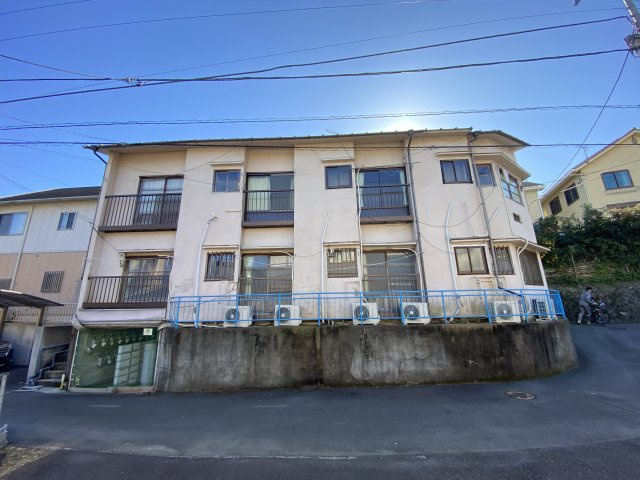 熱海市和田町　富士見荘の外観|前面道路含む現地写真