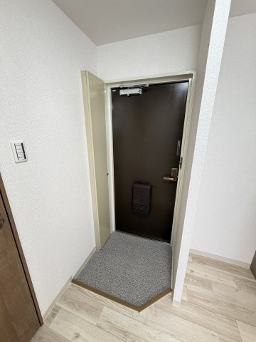 エムプリス上町の玄関