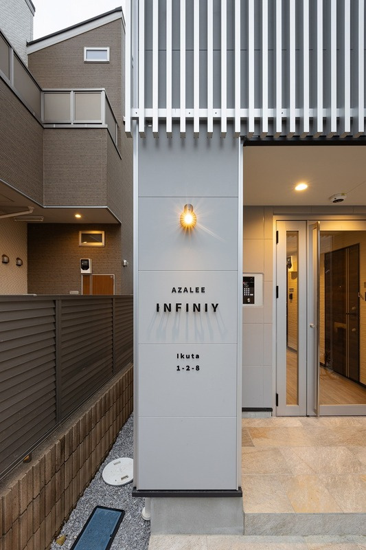 川崎市多摩区三田１丁目のアパートのエントランス