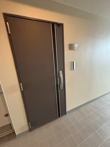 ドゥーエ三ノ輪Ⅲの玄関
