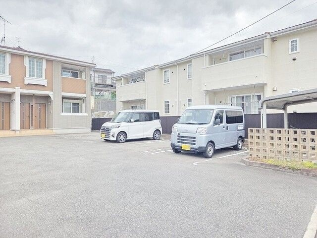 アプロ－ズ城南の駐車場
