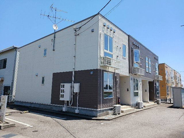 高岡市米島のアパート