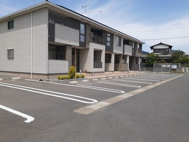 クレメント　Ⅰの駐車場