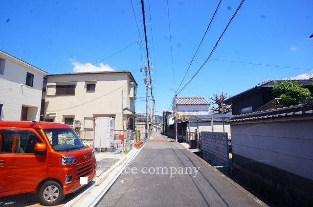 【前面道路含む現地写真】 | 八尾市田井中2丁目　【2号棟/全2棟】 | 【前面道路：幅員約4.3ｍ】
