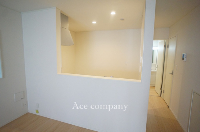 【内観：施工例】 | 八尾市田井中2丁目　【2号棟/全2棟】 | 【同社による同仕様の施工例】対面式のシステムキッチンです♪