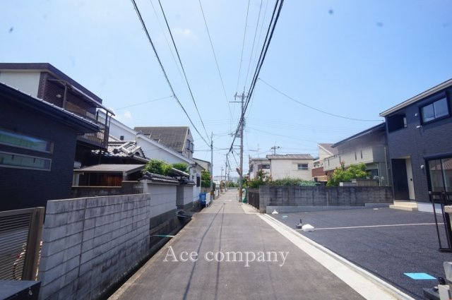 【内観：施工例】 | 八尾市田井中2丁目　【1号棟/全2棟】 | 【同社による同仕様の施工例】対面式のシステムキッチンです♪