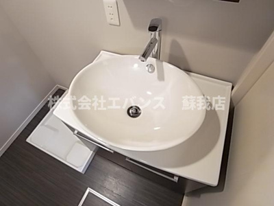 【独立洗面台】 | クノッソス末広 | 朝の支度にも助かる、独立の洗髪洗面化粧台