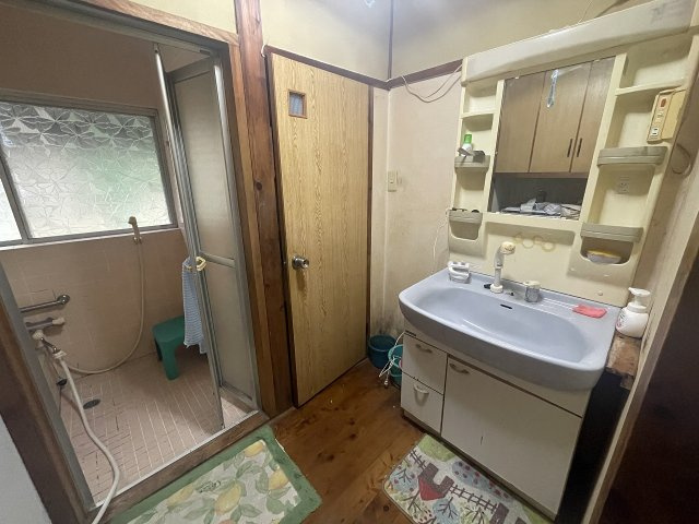 矢岳町一戸建（8番18号）の独立洗面台