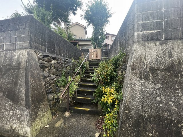 矢岳町一戸建（8番18号）の前面道路含む現地写真