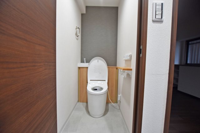エステムコート伊丹のトイレ|新調済みのトイレでウォシュレット機能が付いており、清潔で心地よくご利用いただけます。