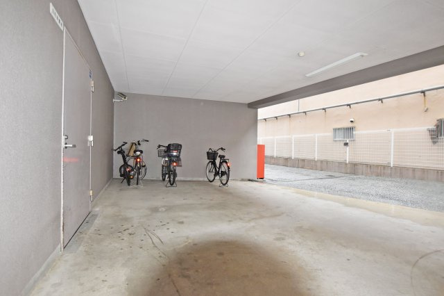 エステムコート伊丹の駐輪場|【共有部】駐輪場を完備。日常使いの自転車も安心して駐輪いただけます。