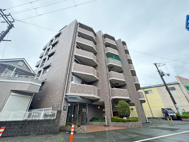 エステムコート伊丹の外観|ご不明な税金・諸費用についても丁寧にサポートいたします。現地見学で、住まいのイメージやご希望をぜひお聞かせください。