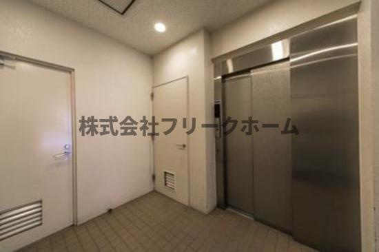 三鷹市下連雀３丁目の賃貸マンションのロビー