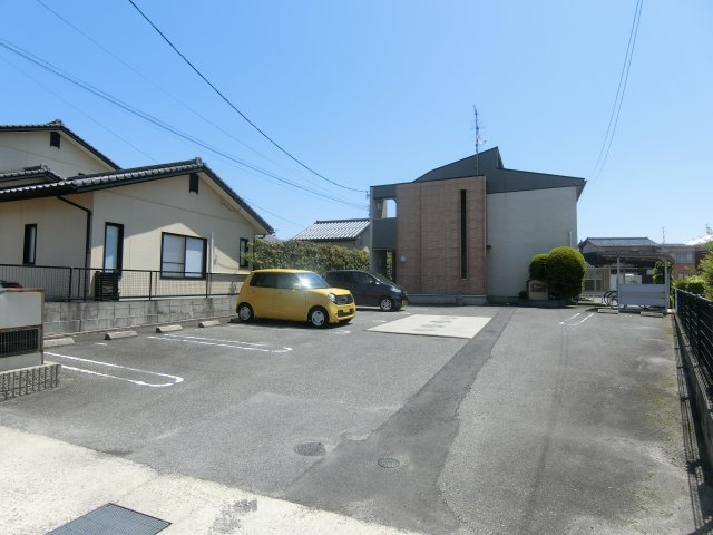 プラシードの駐車場