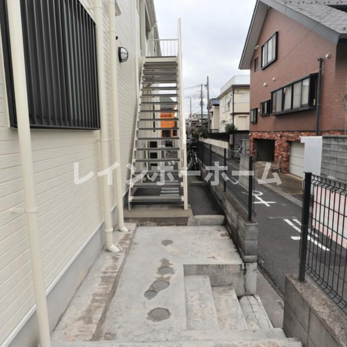 ドルチェ越谷のエントランス