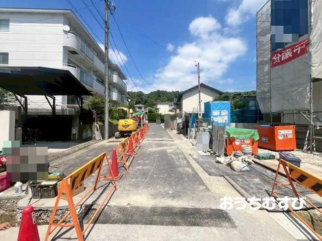 名東区極楽5期(全2棟)の前面道路含む現地写真