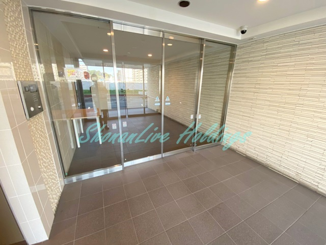 横浜市戸塚区戸塚町の賃貸マンションのエントランス