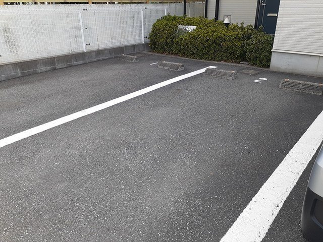 プラードアロージョの駐車場