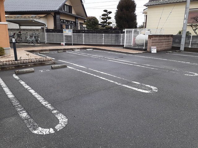 パレ　ドゥールＣの駐車場